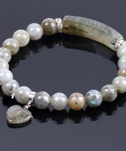 bracelet-en-labradorite-blanche-pour femme-sur-fond-noir